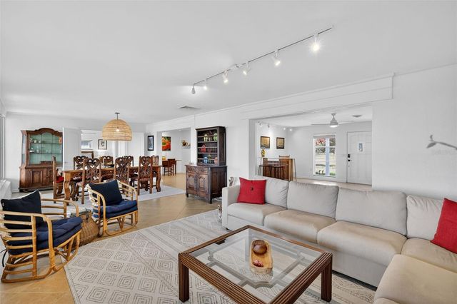 33225 LAKESHORE DRIVE, Tavares, FL 32778