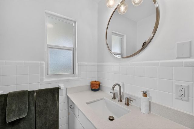 33225 LAKESHORE DRIVE, Tavares, FL 32778