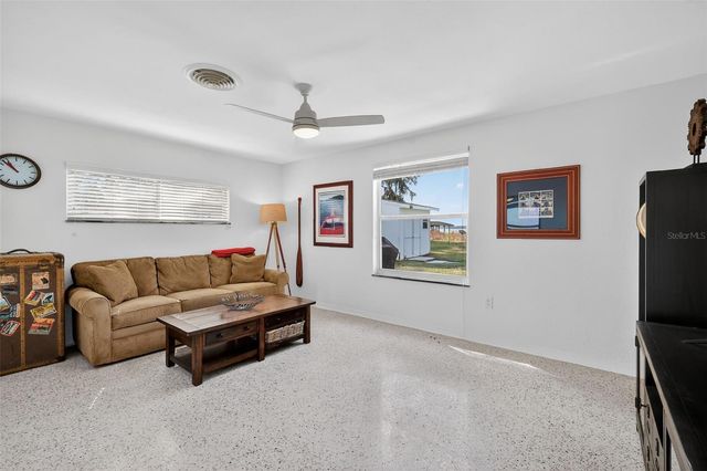 33225 LAKESHORE DRIVE, Tavares, FL 32778