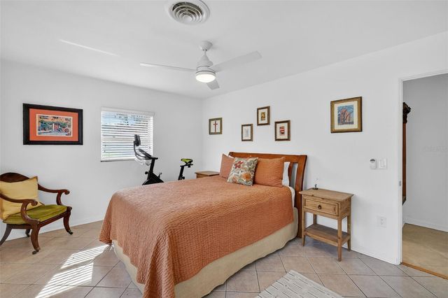 33225 LAKESHORE DRIVE, Tavares, FL 32778