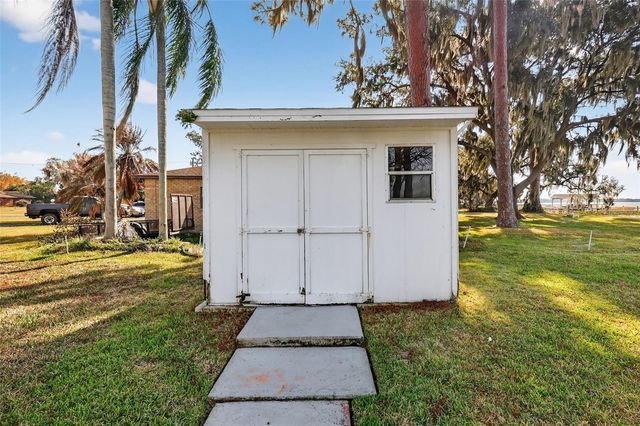 33225 LAKESHORE DRIVE, Tavares, FL 32778