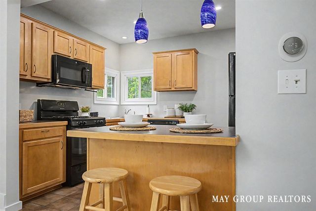 143 Burr Oak Street, Grand Rapids, MI 49505