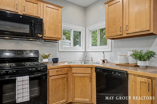 143 Burr Oak Street, Grand Rapids, MI 49505