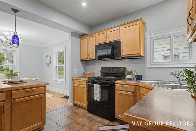 143 Burr Oak Street, Grand Rapids, MI 49505
