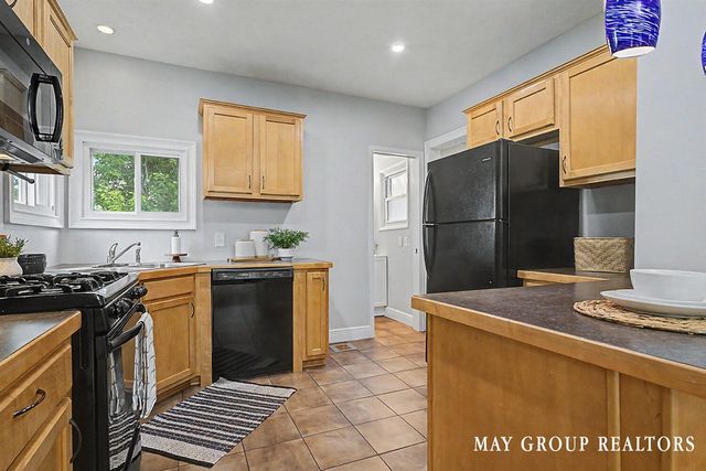 143 Burr Oak Street, Grand Rapids, MI 49505