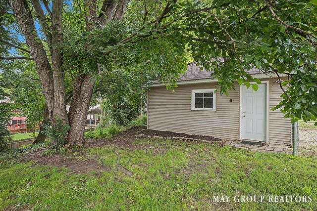 143 Burr Oak Street, Grand Rapids, MI 49505