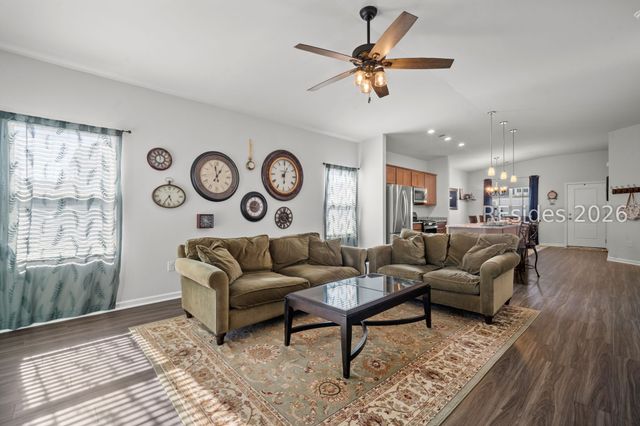 45 Cedarwood St, Beaufort, SC 29906