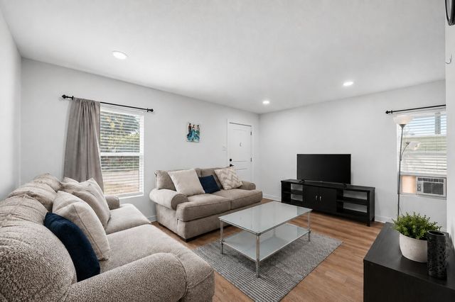 1543 Garza Avenue, Dallas, TX 75216