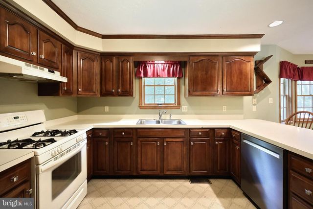 716 ASH DR, Hanover, PA 17331