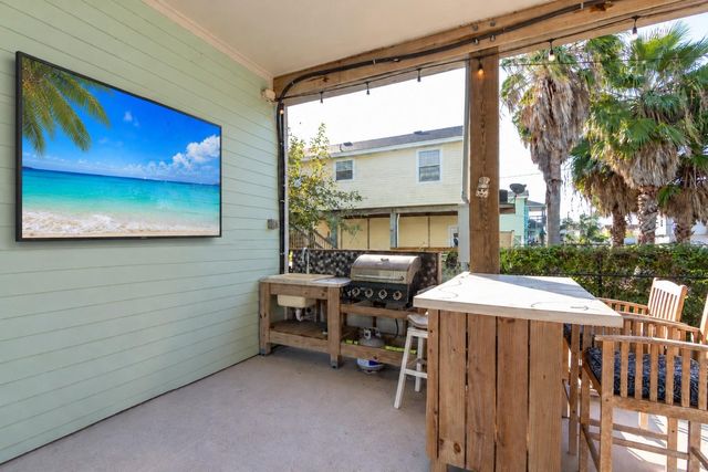 4030 Panola Drive, Galveston, TX 77554