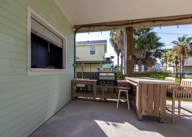 4030 Panola Drive, Galveston, TX 77554