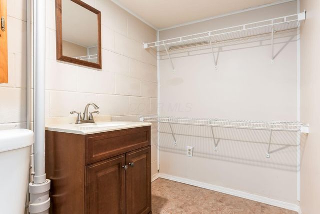 908 Portlock Drive, Columbus, OH 43228