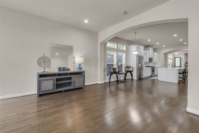 2407 Knight Street, Dallas, TX 75219