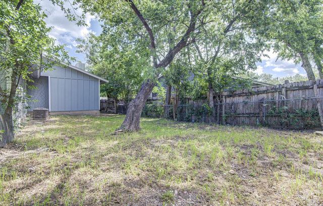 819 Sirocco DR A, Austin, TX 78745