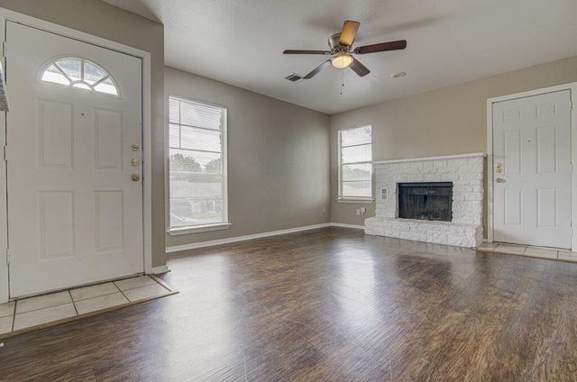 819 Sirocco DR A, Austin, TX 78745