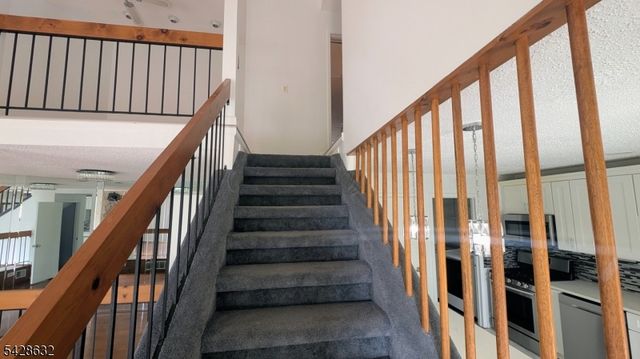 516 Westgate Dr, Edison Twp., NJ 08820