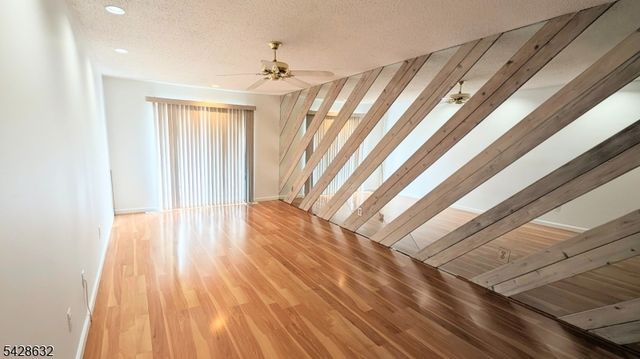 516 Westgate Dr, Edison Twp., NJ 08820