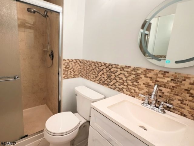 516 Westgate Dr, Edison Twp., NJ 08820