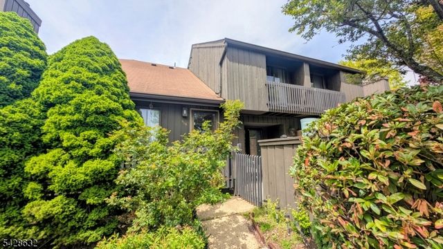 516 Westgate Dr, Edison Twp., NJ 08820
