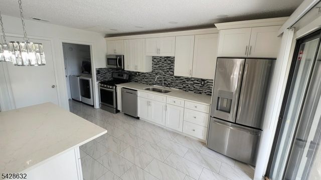 516 Westgate Dr, Edison Twp., NJ 08820