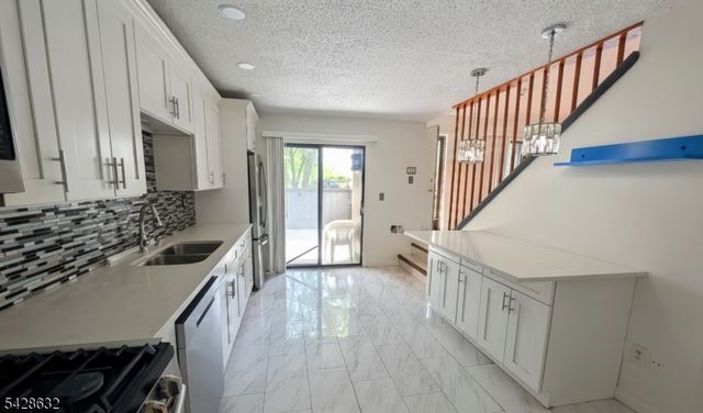 516 Westgate Dr, Edison Twp., NJ 08820