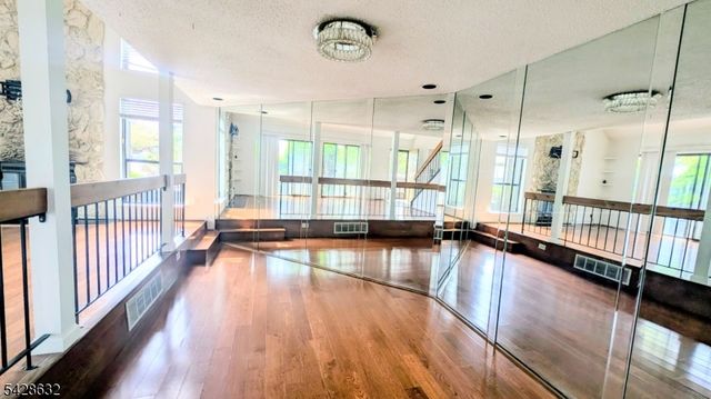 516 Westgate Dr, Edison Twp., NJ 08820