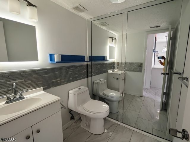 516 Westgate Dr, Edison Twp., NJ 08820