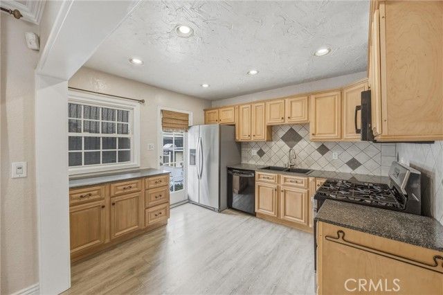 6795 Glacier, Riverside, CA 92506