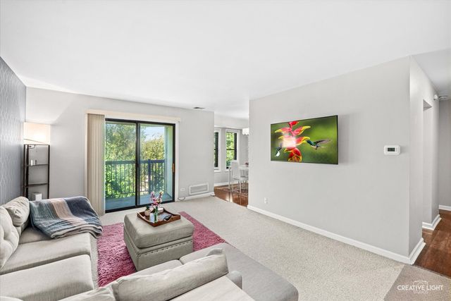 2220 COUNTRY CLUB Drive 22, Woodridge, IL 60517