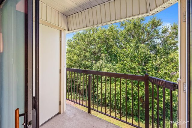 2220 COUNTRY CLUB Drive 22, Woodridge, IL 60517