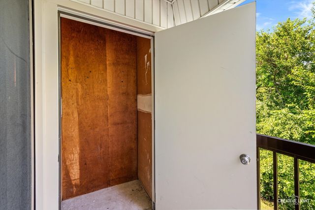 2220 COUNTRY CLUB Drive 22, Woodridge, IL 60517