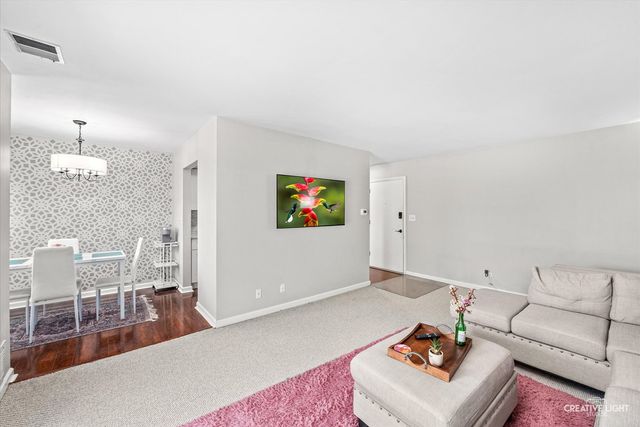 2220 COUNTRY CLUB Drive 22, Woodridge, IL 60517