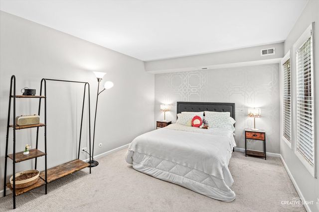 2220 COUNTRY CLUB Drive 22, Woodridge, IL 60517