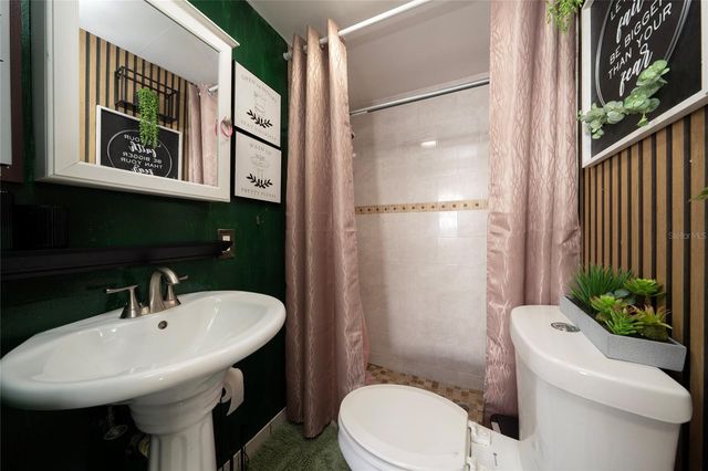 814 IRWIN DRIVE, Orlando, FL 32807