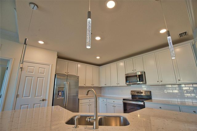 10042 CROOKED CREEK DRIVE 102, Venice, FL 34293