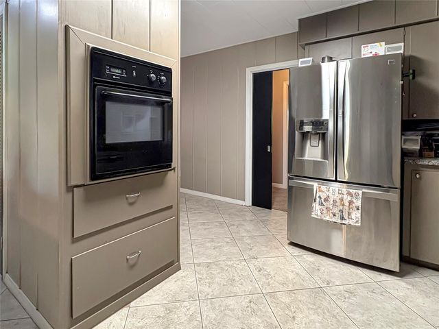 110 S Woodsway Street E, Conroe, TX 77301