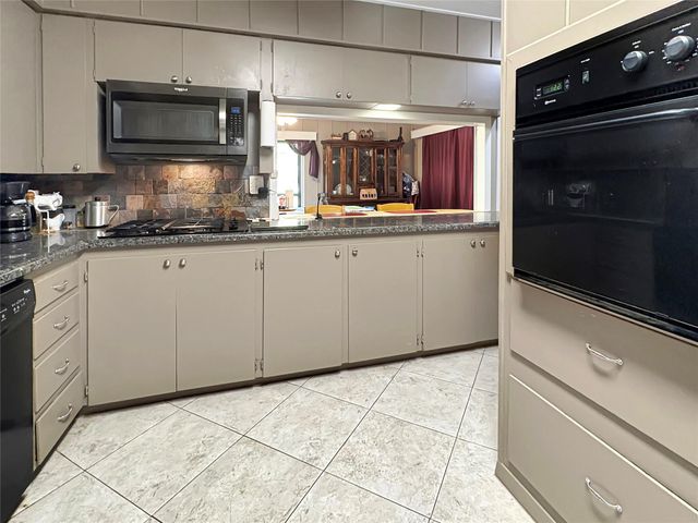 110 S Woodsway Street E, Conroe, TX 77301