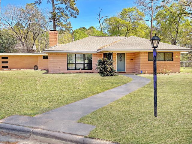 110 S Woodsway Street E, Conroe, TX 77301