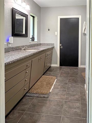 110 S Woodsway Street E, Conroe, TX 77301