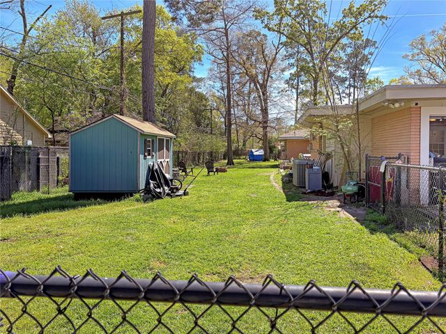 110 S Woodsway Street E, Conroe, TX 77301