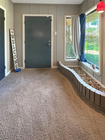 110 S Woodsway Street E, Conroe, TX 77301