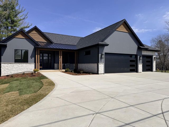 7876 Drexel AVENUE, Franklin, WI 53132