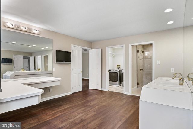 2 SHINGLE OAK DR, Voorhees, NJ 08043