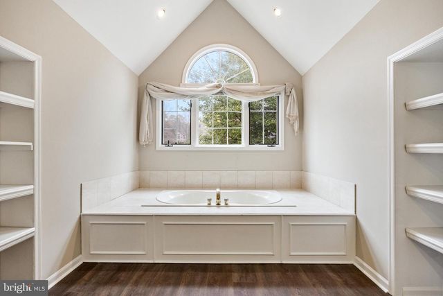 2 SHINGLE OAK DR, Voorhees, NJ 08043