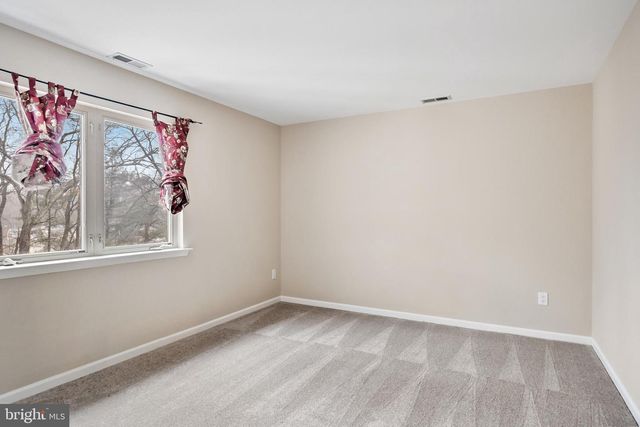 2 SHINGLE OAK DR, Voorhees, NJ 08043