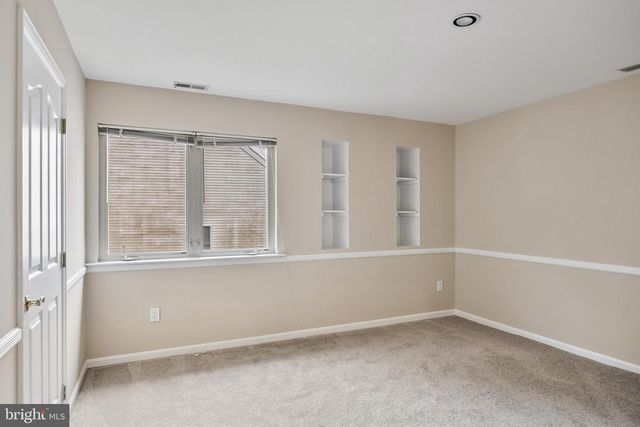 2 SHINGLE OAK DR, Voorhees, NJ 08043