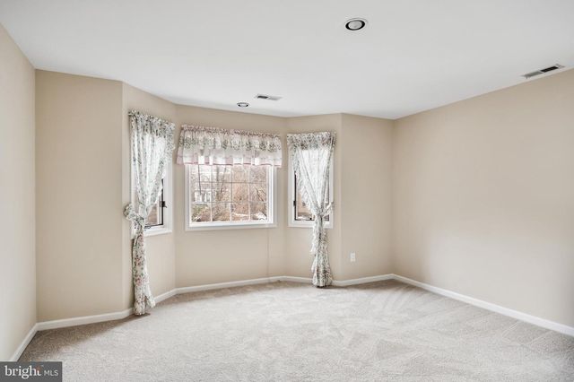 2 SHINGLE OAK DR, Voorhees, NJ 08043