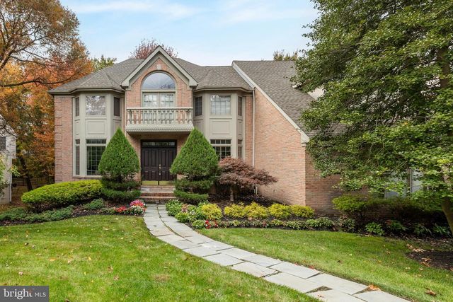2 SHINGLE OAK DR, Voorhees, NJ 08043