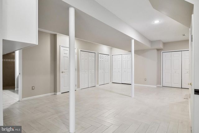 2 SHINGLE OAK DR, Voorhees, NJ 08043