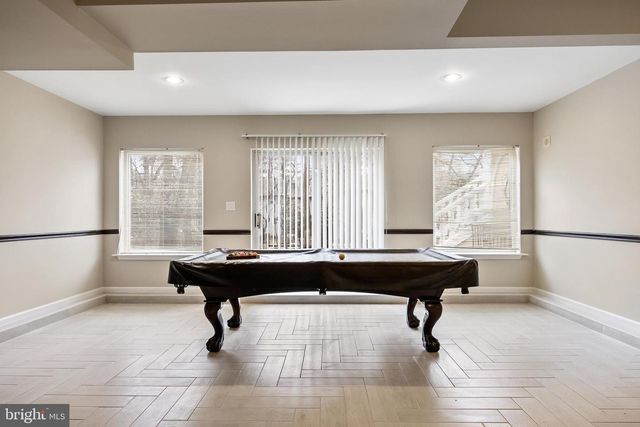 2 SHINGLE OAK DR, Voorhees, NJ 08043